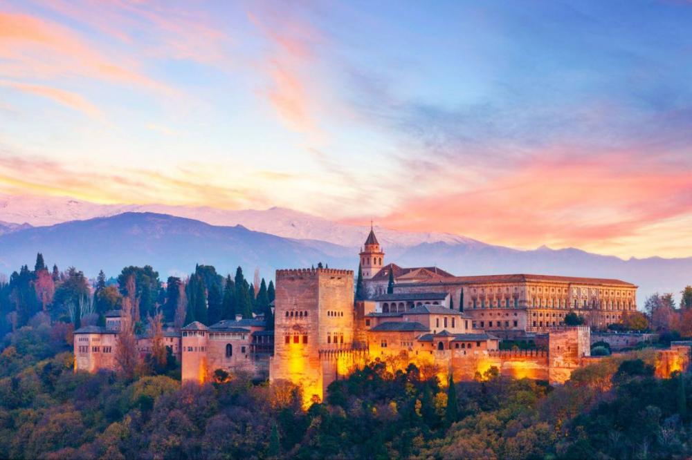 La Alhambra: palacios de agua, luz y esplendor en el sur de España